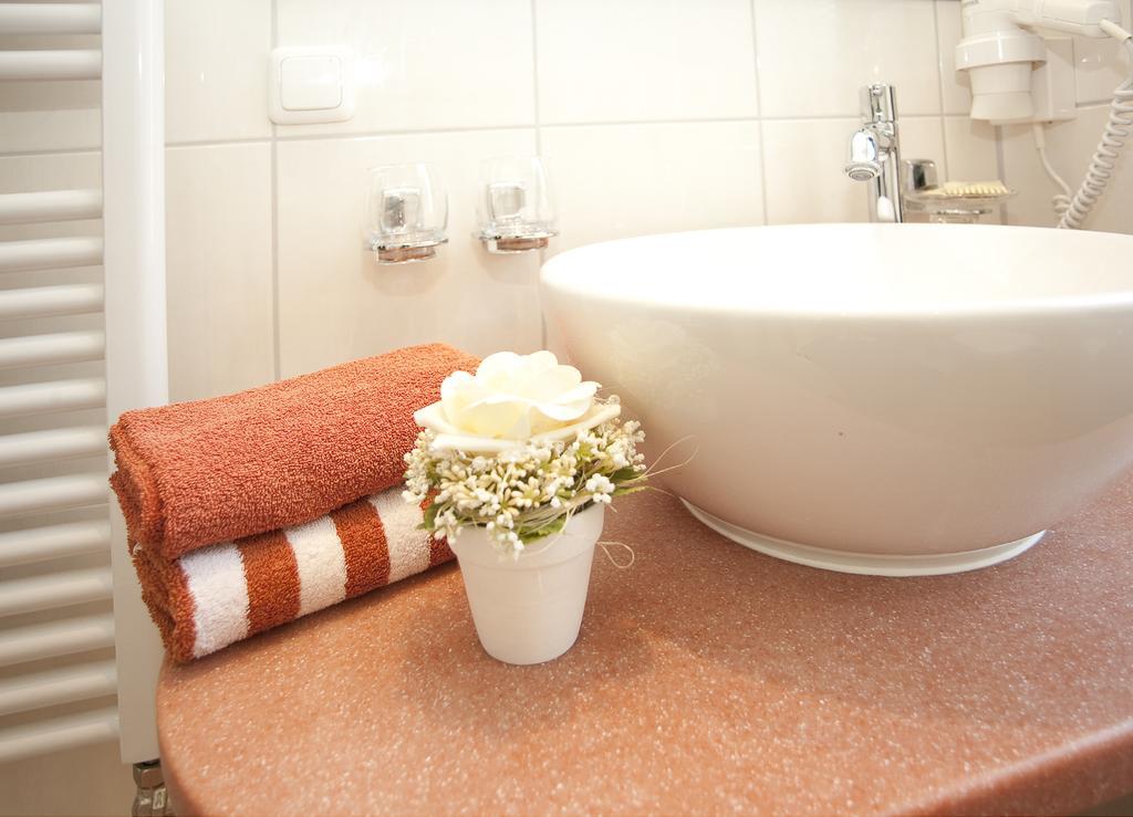 Hotel Alte Weinschaenke à Ellenz-Poltersdorf Extérieur photo