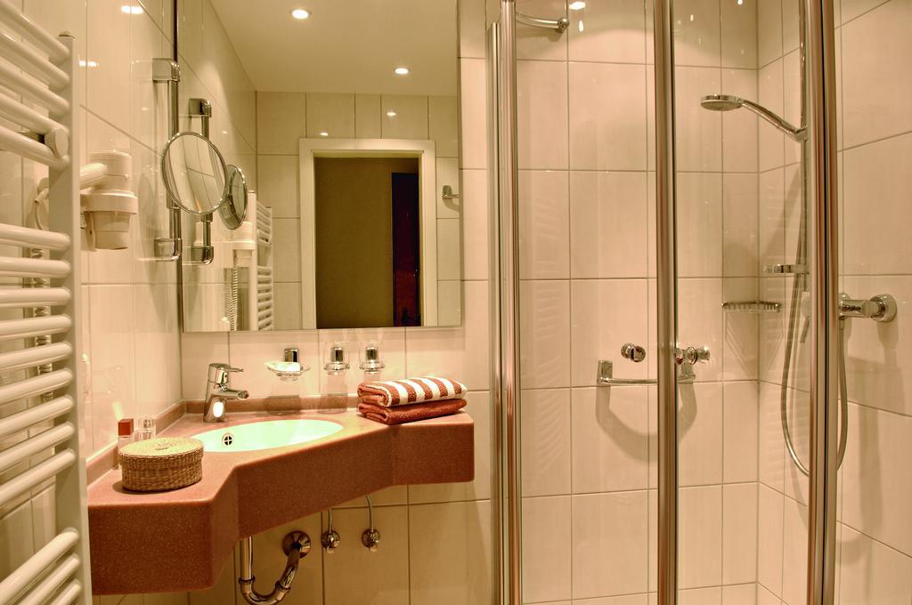 Hotel Alte Weinschaenke à Ellenz-Poltersdorf Extérieur photo