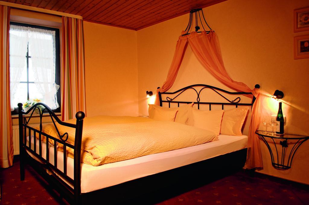 Hotel Alte Weinschaenke à Ellenz-Poltersdorf Extérieur photo
